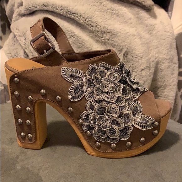 Bamboo Strappy Cage Chunky Heel
